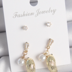 Mey İthalat® Pirinç Gold Renk Zirkon Taşlı İncili Sallantılı İşlemeli Damla Model 3 Çift Kadın Küpe Seti