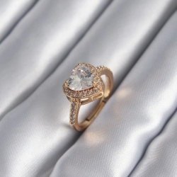 Mey İthalat® Pirinç Gold Renk Zirkon Taşlı Kalp Charm Model Kadın Yüzük