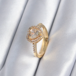 Mey İthalat® Pirinç Gold Renk Zirkon Taşlı Kalp Charm Model Kadın Yüzük