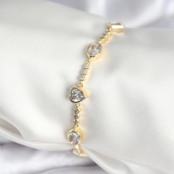 Mey İthalat® Pirinç Gold Renk Zirkon Taşlı Kalpli Model Kadın Bileklik