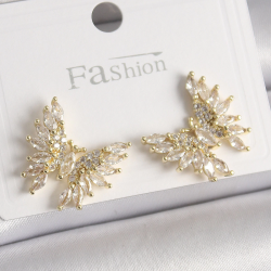 Mey İthalat® Pirinç Gold Renk Zirkon Taşlı Kelebek Model Kadın Küpe