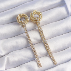 Mey İthalat® Pirinç Gold Renk Zirkon Taşlı Kıvrım Detay Sallantılı Küpe