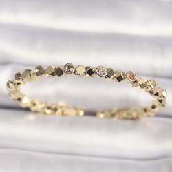 Mey İthalat® Pirinç Gold Renk Zirkon Taşlı Küp Dorika Model Kadın Bileklik