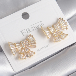 Mey İthalat® Pirinç Gold Renk Zirkon Taşlı Kurdele Model Kadın Küpe