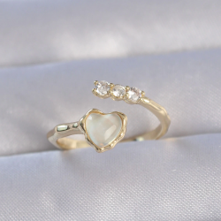Mey İthalat® Pirinç Gold Renk Zirkon Taşlı Sedefli Kalp Model Ayarlanabilir Yüzük