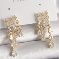 Mey İthalat® Pirinç Gold Renk Zirkon Taşlı Yağmur Model Kadın Küpe