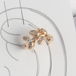 Mey İthalat® Pirinç Gold Renk Zirkon Taşlı Yaprak Model Kadın Kıkırdak Küpe