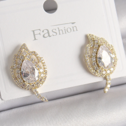 Mey İthalat® Pirinç Gold Renk Zirkon Taşlı Yaprak Model Kadın Küpe