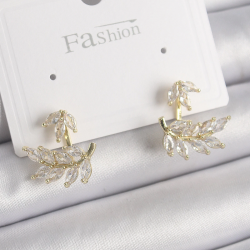 Mey İthalat® Pirinç Gold Renk Zirkon Taşlı Yaprak Model Kadın Küpe