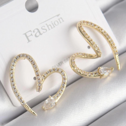 Mey İthalat® Pirinç Gold Renk Zirkon Taşlı Yılan Kalp Model Kadın Küpe