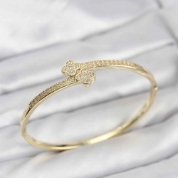 Mey İthalat® Pirinç Gold Renk Zirkon Taşlı Yonca Model Kadın Kelepçe Bileklik