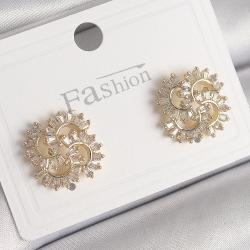 Mey İthalat® Pirinç Gold Renk Zirkon Taşlı Yonca Model Kadın Küpe