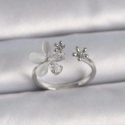 Mey İthalat® Pirinç Gümüş Renk Ayarlanabilir Zirkon Taşlı Beyaz Mineli Yaprak Model Kadın Yüzük