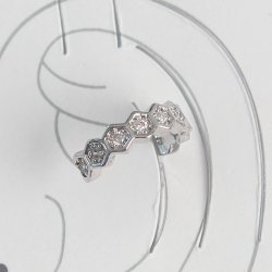 Mey İthalat® Pirinç Gümüş Renk Bal Peteği Model Zirkon Taşlı Kadın Kıkırdak Küpe