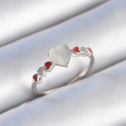 Mey İthalat® Pirinç Gümüş Renk Beyaz Mineli Kalp Model Zirkon Taş Detaylı Kadın Yüzük