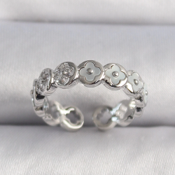 Mey İthalat® Pirinç Gümüş Renk Beyaz Sedefli Yonca Model Kadın Yüzük