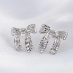 Mey İthalat® Pirinç Gümüş Renk Çizgi Detay Fiyonk Küpe