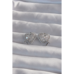 Mey İthalat® Pirinç Gümüş Renk Fiyonk Detay İncili Zirkon Taşlı Kalp Küpe