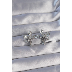 Mey İthalat® Pirinç Gümüş Renk İnci Detay Çiçek Tasarımlı Küpe