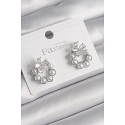 Mey İthalat® Pirinç Gümüş Renk İncili Halka Model Zirkon Taşlı Çiçek Detay Kadın Küpe