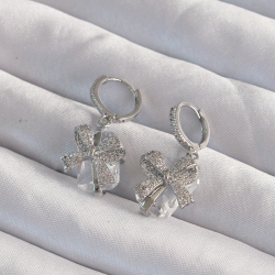 Mey İthalat® Pirinç Gümüş Renk İri Zirkon Taşlı Fiyonk Model Halka Küpe