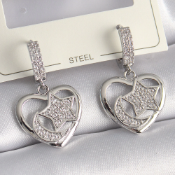 Mey İthalat® Pirinç Gümüş Renk Kalp Model Zirkon Taşlı Ay Yıldız İşlemeli Kadın Küpe