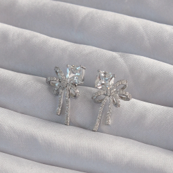 Mey İthalat® Pirinç Gümüş Renk Kare Zirkon Taşlı Fiyonk Küpe