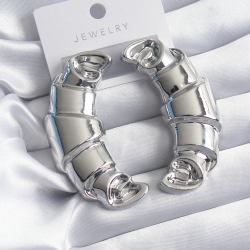 Mey İthalat® Pirinç Gümüş Renk Kruvasan Model Kadın Küpe