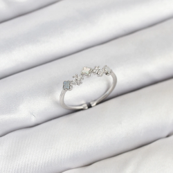 Mey İthalat® Pirinç Gümüş Renk Minimal Yonca Detaylı Kadın Yüzük