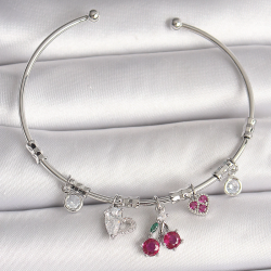 Mey İthalat® Pirinç Gümüş Renk Sallantı Kiraz Figür Kalp Detay Charm Kadın Bileklik
