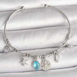 Mey İthalat® Pirinç Gümüş Renk Sallantı Pusula Figür Kalp Detay Charm Kadın Bileklik