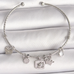 Mey İthalat® Pirinç Gümüş Renk Sallantı Zirkon Taşlı Ayıcık Figür Taç Detay Charm Kadın Bileklik