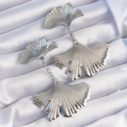 Mey İthalat® Pirinç Gümüş Renk Tırtıklı Yaprak Model Sallantılı Küpe