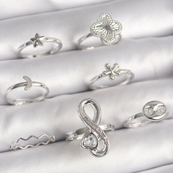 Mey İthalat® Pirinç Gümüş Renk Yonca Figür Sonsuzluk Zirkon Taşlı Kalp Detay Kadın Yüzük Kombini