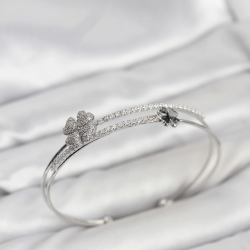 Mey İthalat® Pirinç Gümüş Renk Yonca Model Kadın Bileklik