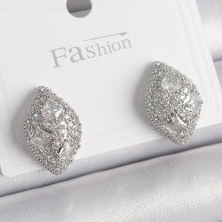 Mey İthalat® Pirinç Gümüş Renk Zirkon Taş İşlemeli Damla Model Kadın Küpe