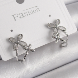 Mey İthalat® Pirinç Gümüş Renk Zirkon Taşlı 2'Li Çiçek Model Kadın Küpe