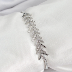 Mey İthalat® Pirinç Gümüş Renk Zirkon Taşlı Balık Sırtı Kadın Bileklik