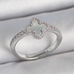 Mey İthalat® Pirinç Gümüş Renk Zirkon Taşlı Beyaz Mineli Yonca Model Ayarlanabilir Kadın Yüzük