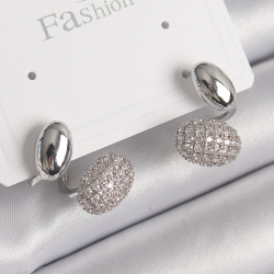 Mey İthalat® Pirinç Gümüş Renk Zirkon Taşlı Bombeli Model Kadın Küpe