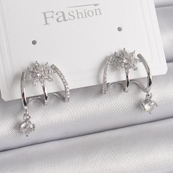 Mey İthalat® Pirinç Gümüş Renk Zirkon Taşlı Çiçek Figür Sallantı Detay Kadın Küpe