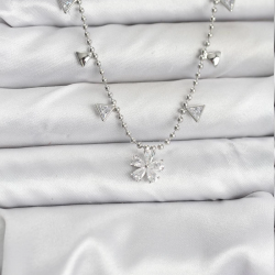 Mey İthalat® Pirinç Gümüş Renk Zirkon Taşlı Çiçek Model Kadın Kolye