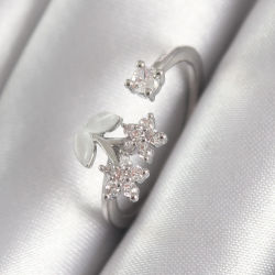 Mey İthalat® Pirinç Gümüş Renk Zirkon Taşlı Çiçek Model Kadın Yüzük