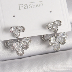 Mey İthalat® Pirinç Gümüş Renk Zirkon Taşlı Damla Model Kadın Küpe