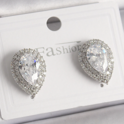 Mey İthalat® Pirinç Gümüş Renk Zirkon Taşlı Damla Model Kadın Küpe