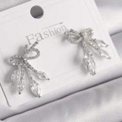 Mey İthalat® Pirinç Gümüş Renk Zirkon Taşlı Düğüm Model Damla Zirkon Taşlı Kadın Küpe