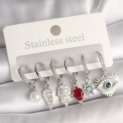 Mey İthalat® Pirinç Gümüş Renk Zirkon Taşlı Fatma Ana El Figür Kadın Küpe Seti