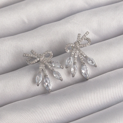 Mey İthalat® Pirinç Gümüş Renk Zirkon Taşlı Fiyonk Küpe