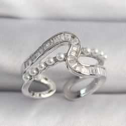 Mey İthalat® Pirinç Gümüş Renk Zirkon Taşlı İnci Detay VIP Seri Kadın Yüzük