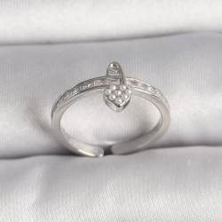 Mey İthalat® Pirinç Gümüş Renk Zirkon Taşlı İnci Detaylı Kilit Kalp Model Ayarlanabilir Yüzük